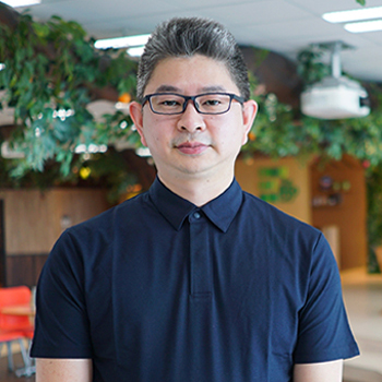 林 忠正