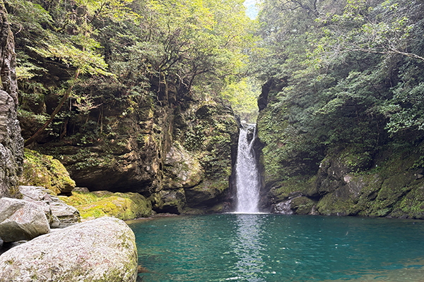 仁淀ブルーを見に、高知の「にこ淵」へ